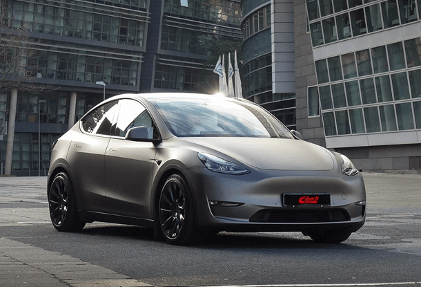 Tesla Model Y Eibach ültetö rugóval és nyomtávszélesítökkel felszerelve